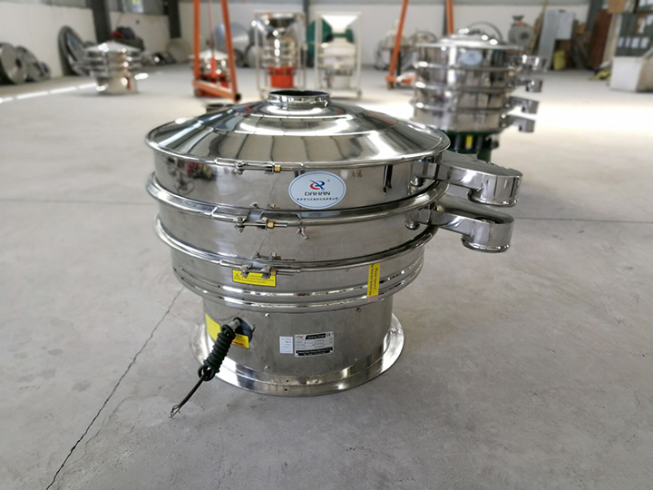 全不銹鋼振動(dòng)篩整機(jī)采用不銹鋼拋光而成，干凈衛(wèi)生，可避免原料被污染